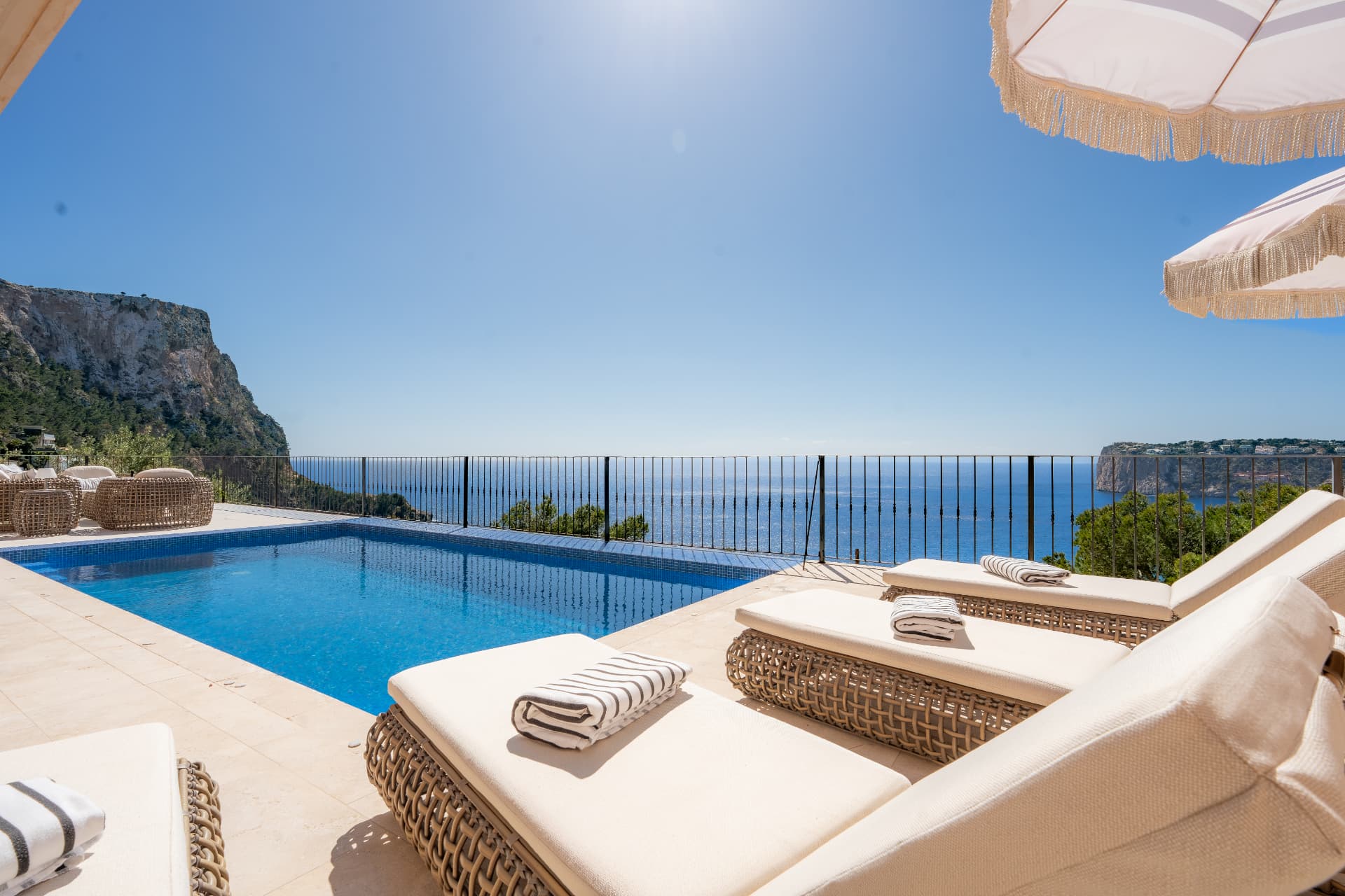 El Dorada pool overlooking the Mediterranean