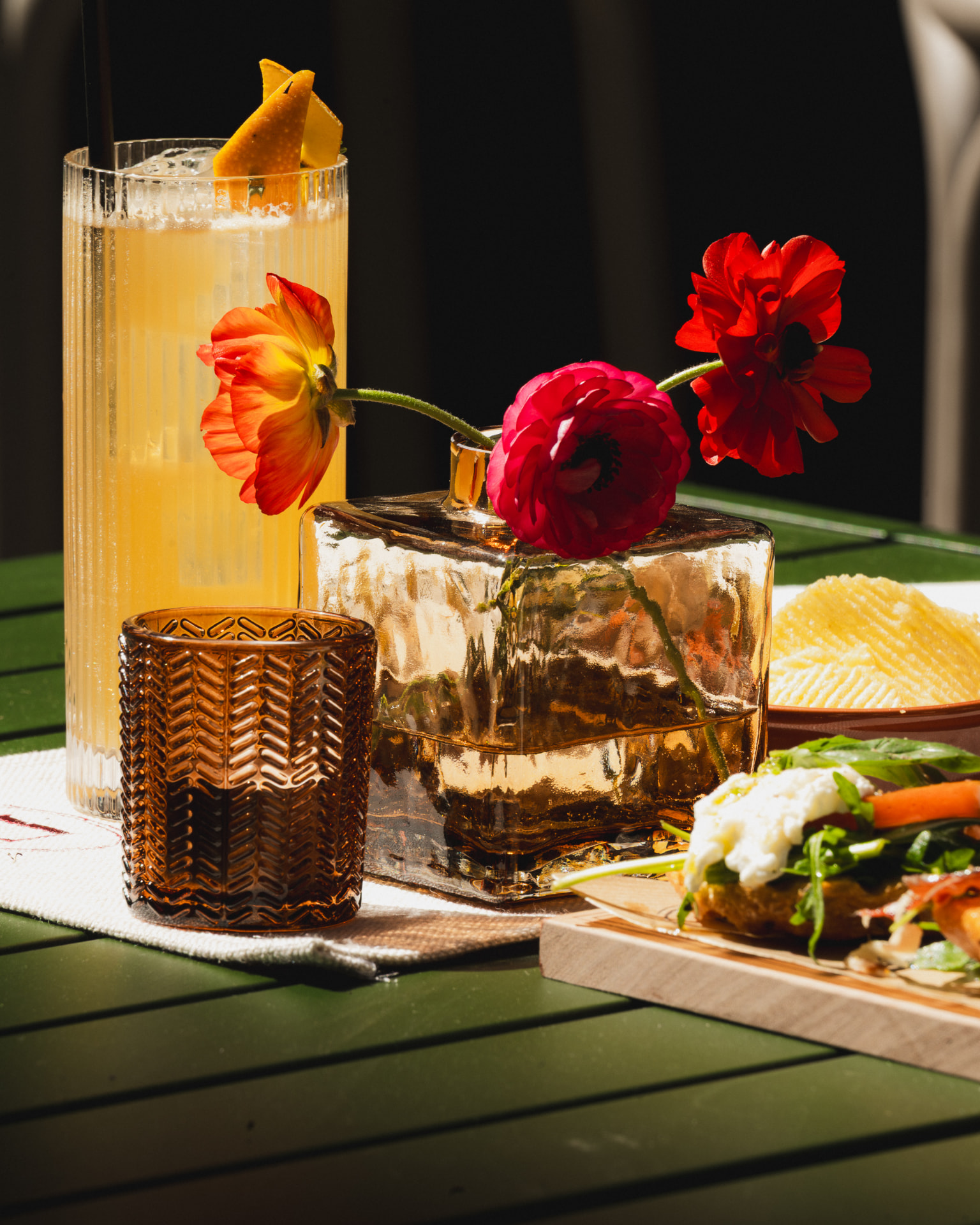 Cocktail and flowers at Federico’s Moët event