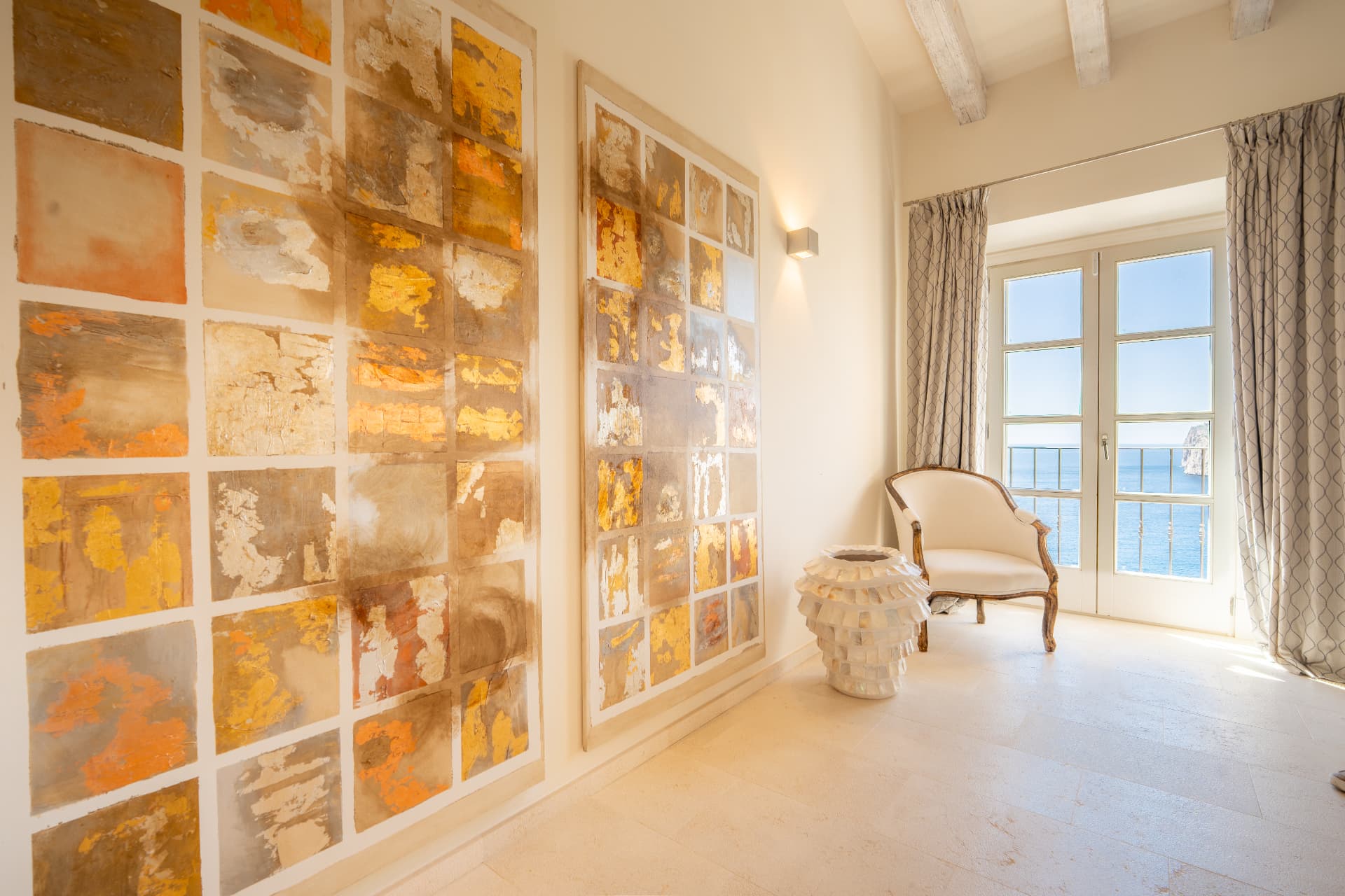El Dorada interior art and sea view