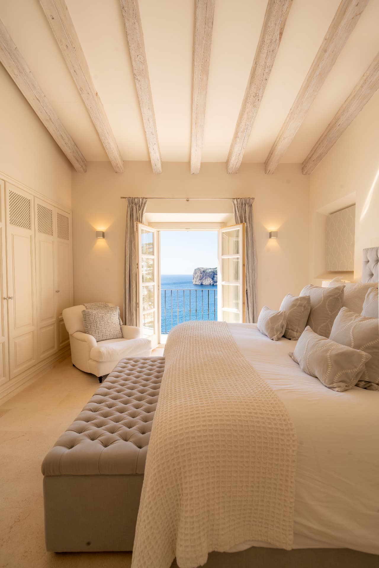El Dorada bedroom overlooking the sea